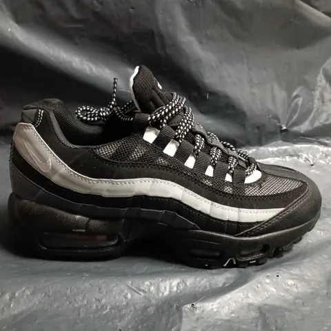 NIKE AIR MAX 95 TT TRAINERS IN BLACK - UK 5.5