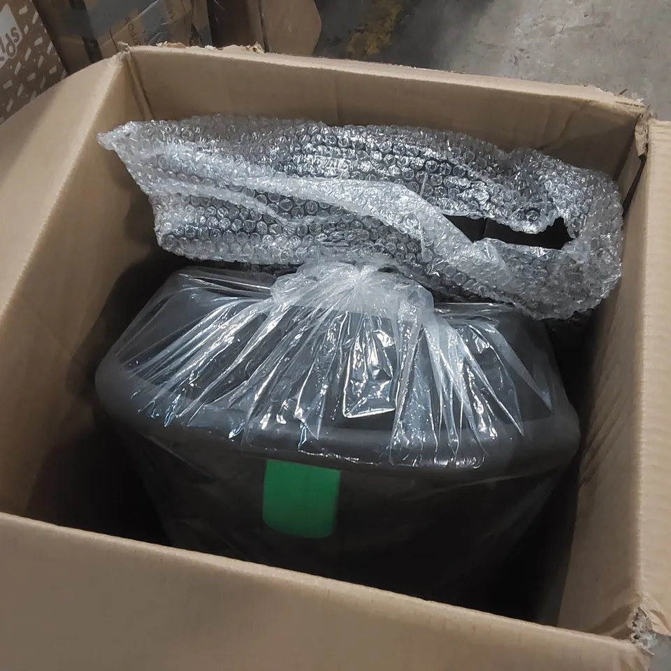 BOXED ICKLE BUBBA I-SIZE CAR SEAT WITH ISOFIX BASE