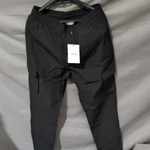 ARNE BLACK CARGO TROUSERS WITH ELASTIC WAIST AND DRAWSTRING SIZE M 