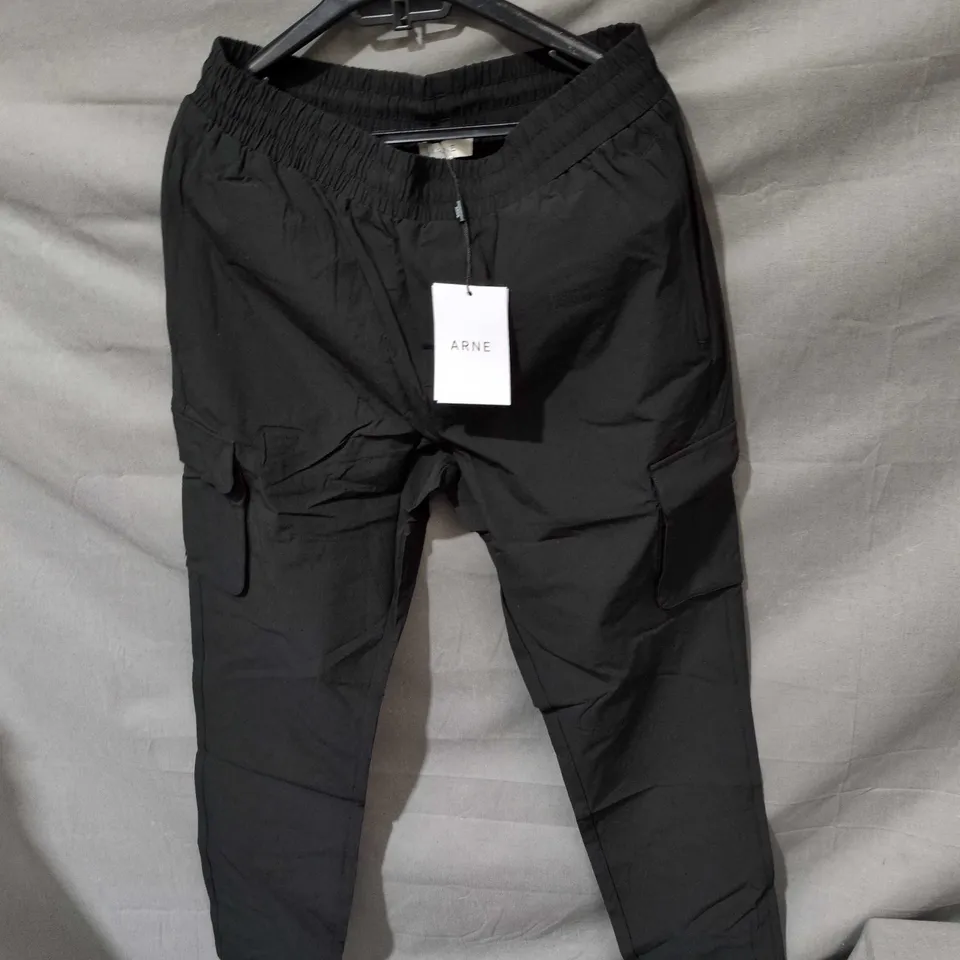 ARNE BLACK CARGO TROUSERS WITH ELASTIC WAIST AND DRAWSTRING SIZE M 