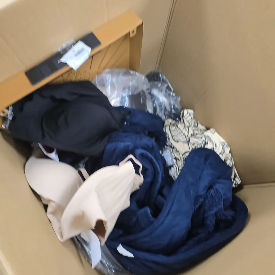 LARGE BOX OF ASSORTED ITEMS TO INCLUDE CLOTHING, FOOD CONTAINERS AND KITCHEN COOKWARE 