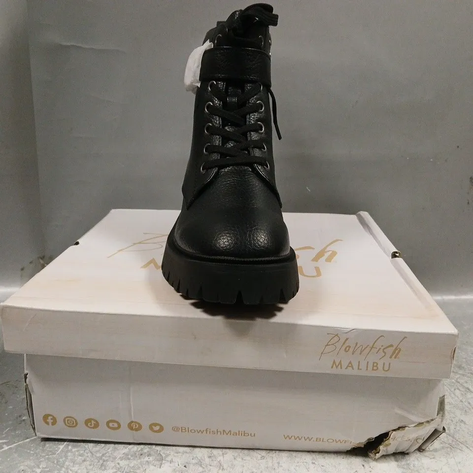 BOXED PAIR OF BLOWFISH MALIBU ANKLE BOOTS IN BLACK SIZE UK 6