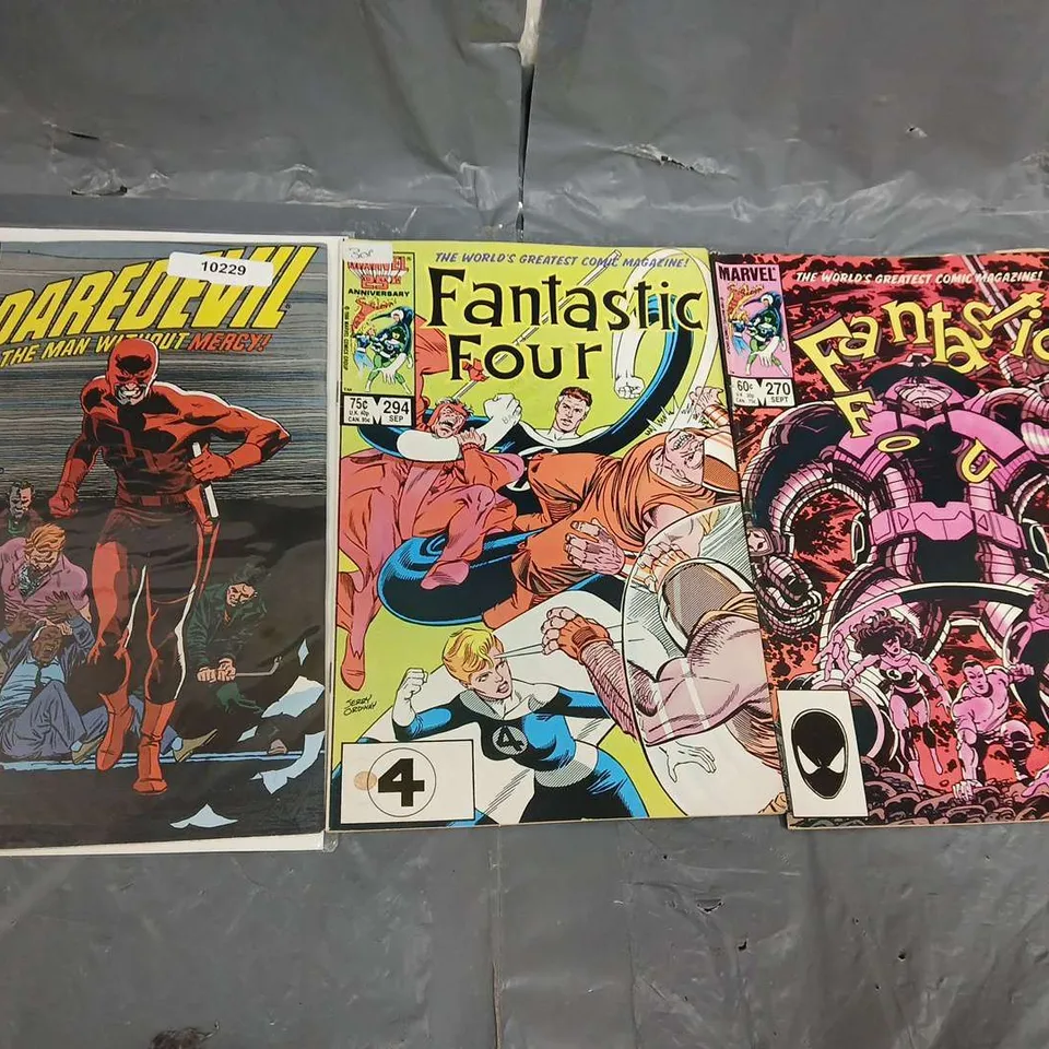 APPROXIMATELY 16 ASSORTED MARVEL COMICS TO INCLUDE; DAREDEVIL FANTASTIC FOUR, MOON KNIGHT AND PSYLOCKE