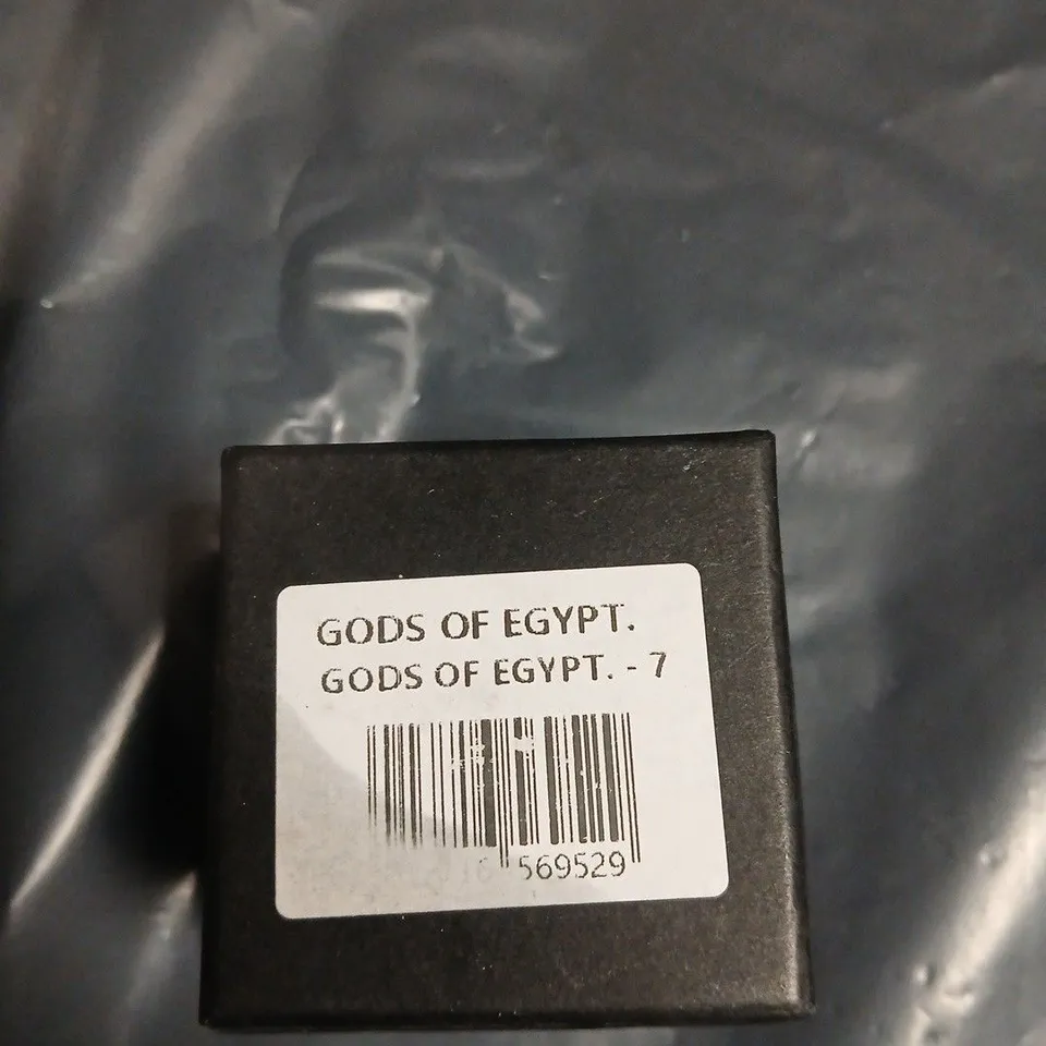 OUTLAWS GODS OF EGYPT SIGNET RING WITH ORNATE CREST – SILVER-TONE, WITH VELVET POUCH