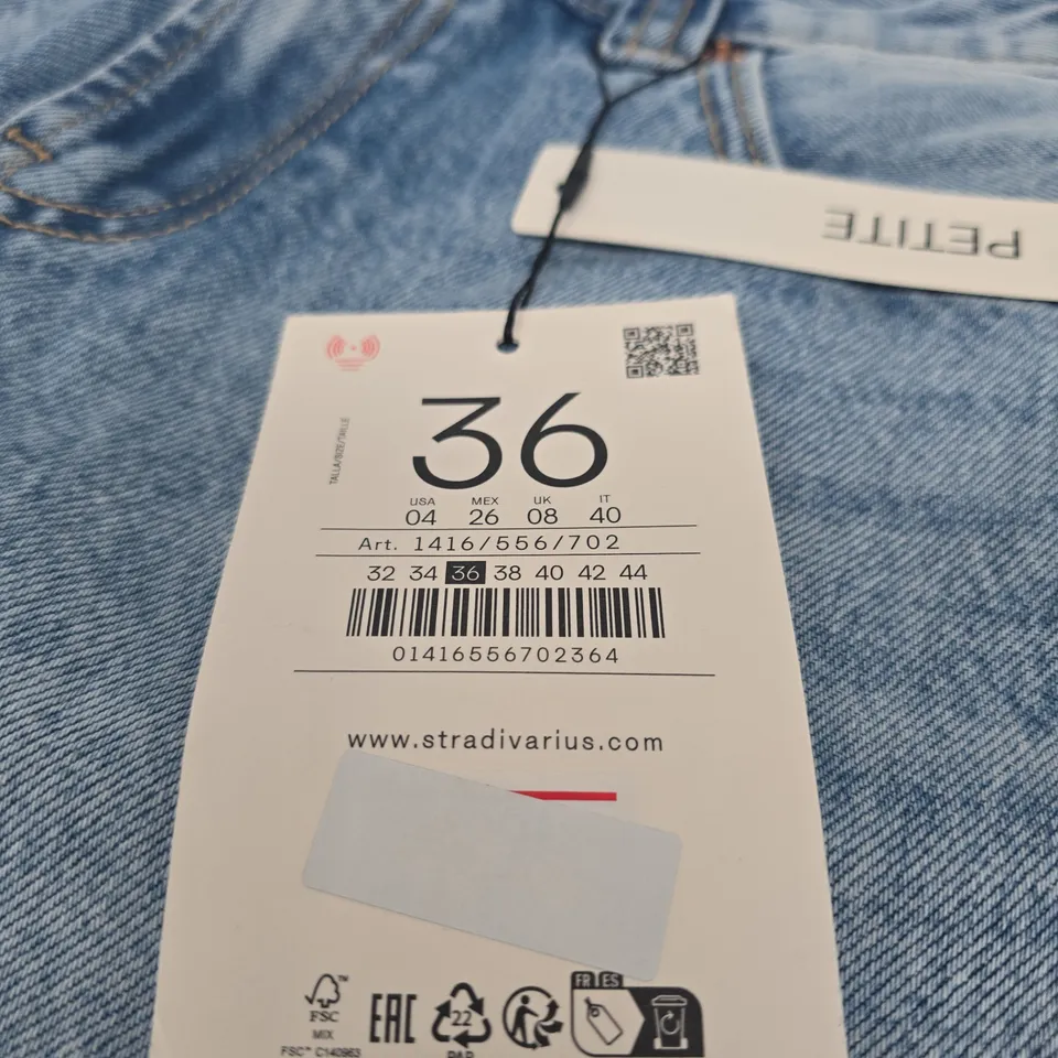 STRADIVARIUS D80 BARREL FIT JEANS – WOMEN’S, UK 8 (EU 36) LIGHT WASH DENIM