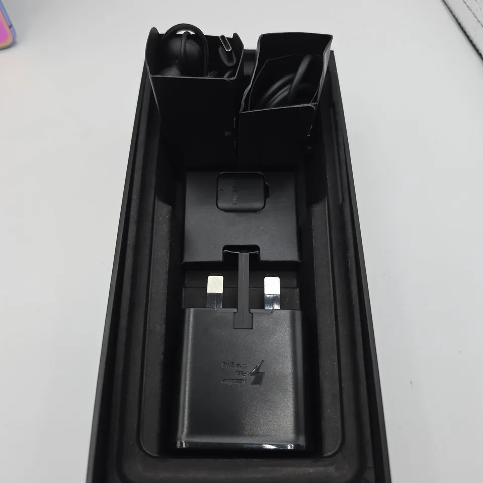 BOXED SAMSUNG Z-FLIP 256GB IN MIRROR PURPLE - SM-F700F