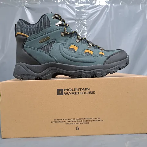 BOXED PAIR OF MOUNTAIN WAREHOUSE ADVENTURER WATERPROOF HIKING BOOTS IN BLUE/TAN SIZE UK 10