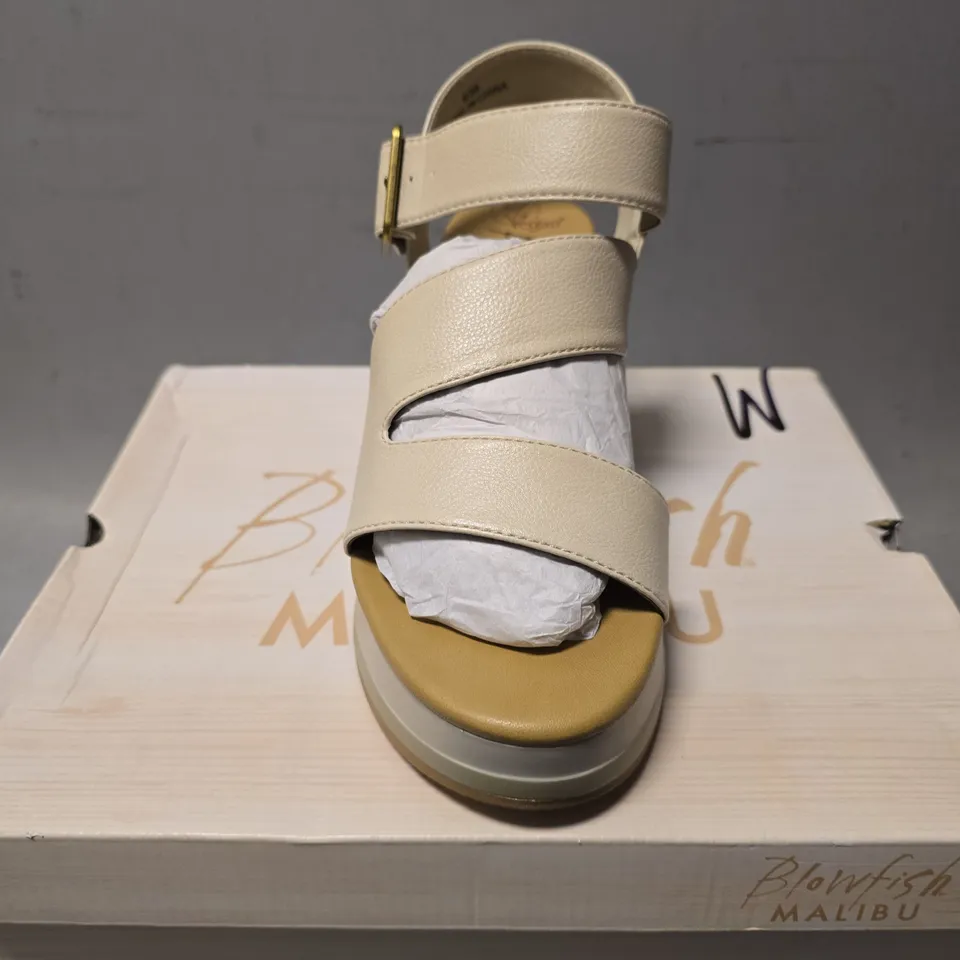 BOXED PAIR OF BLOWFISH MALIBU SANDALS IN OFF WHITE SIZE 5