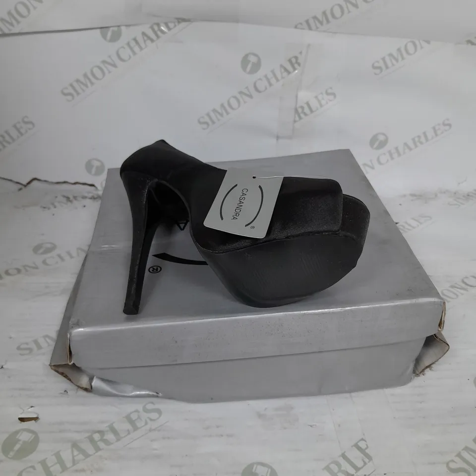 BOXED PAIR OF CASANDRA PLATFORM STILLETTO OPEN TOE HEEL IN BLACK SATIN SIZE 5
