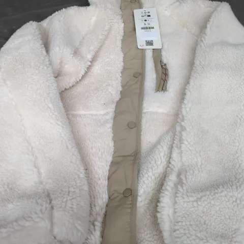 BERSHKA WHITE TEDDY FLEECE COAT WITH BEIGE PLACKET – SIZE S