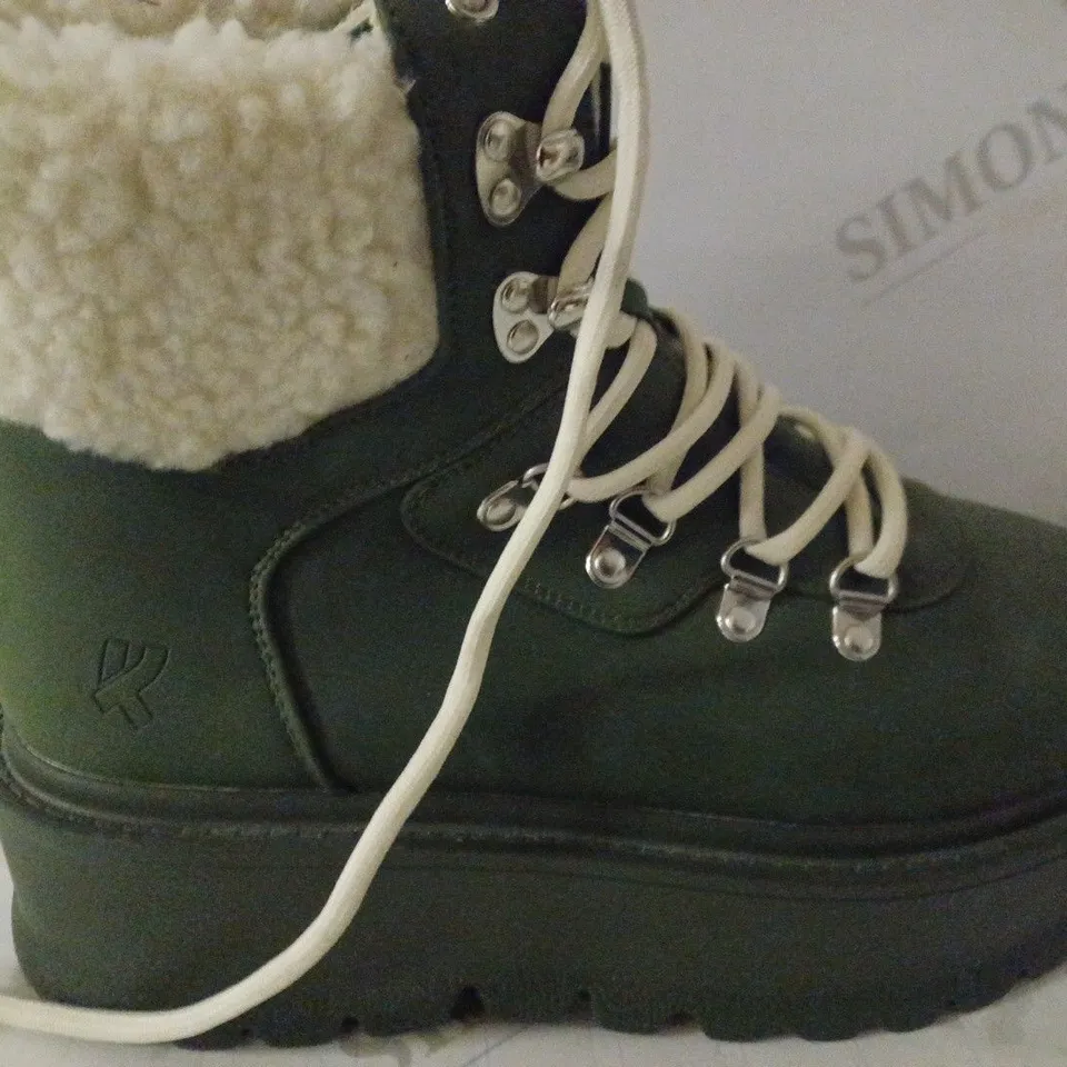 PAIR OF KOI WOMEN'S PLATFORM ANKLE BOOTS SIZE 6