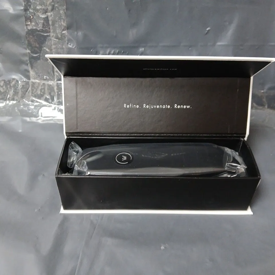 BOXED OLIVIERE WILSON MICRONEEDLING ROLLER WITH SANITISING SPRAY & CLEANSE + TREAT TONIC