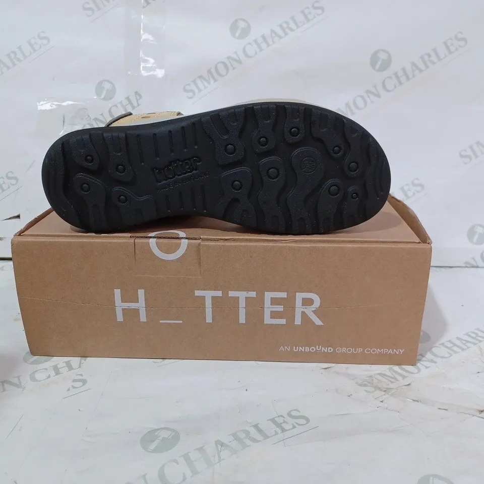 BOXED PAIR OF HOTTER STABILITY+ OPEN TOE PRIMROSE SANDALS IN SANDSTONE COLOUR UK SIZE 5.5