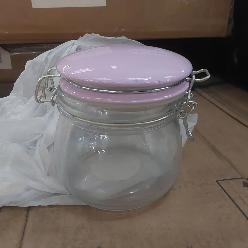 PALLET CONTAINING APPROXIMATELY 600x CERAMIC CLIP LID 500ML JARS AND OTHER ASSORTED ITEMS