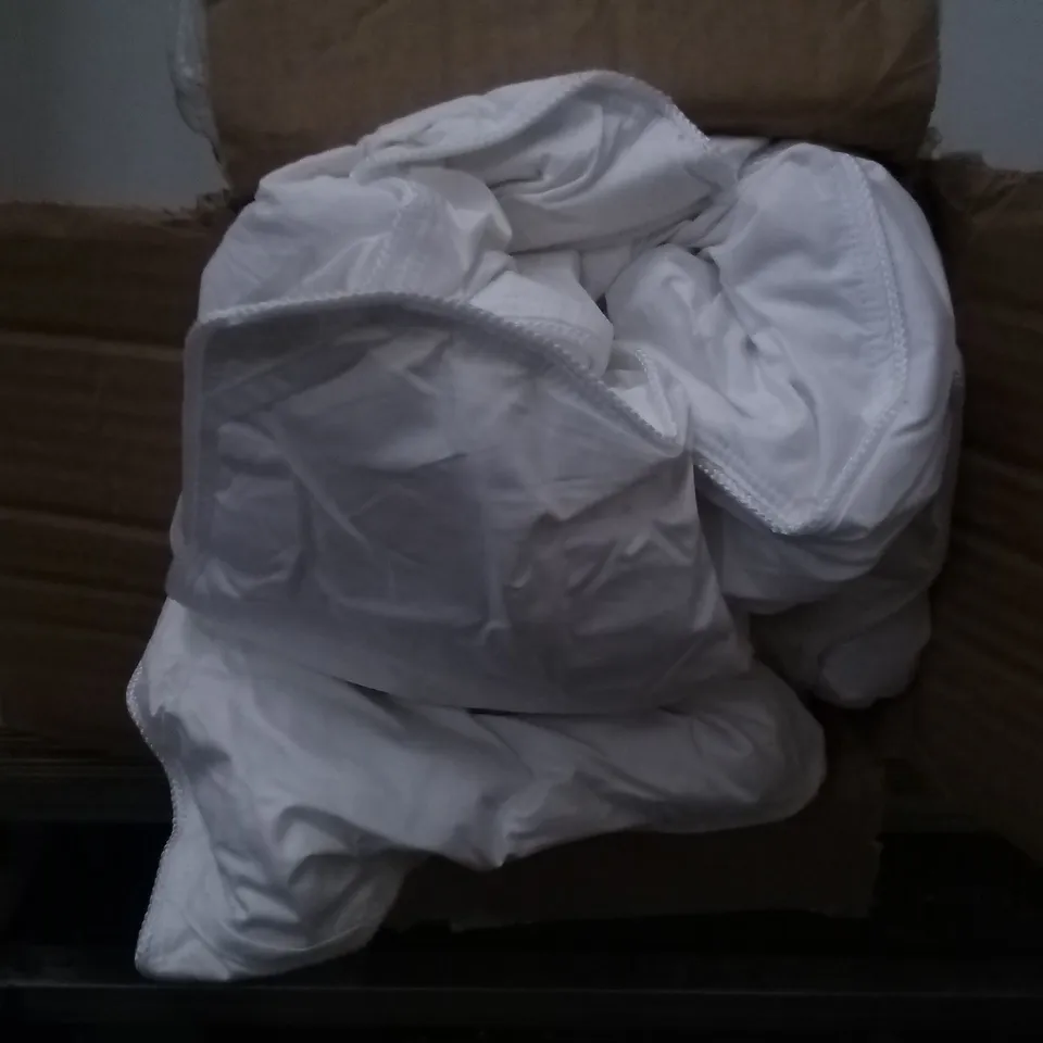BOXED 13.5 TOG GOOSE FEATHER AND DOWN COMFORTER 