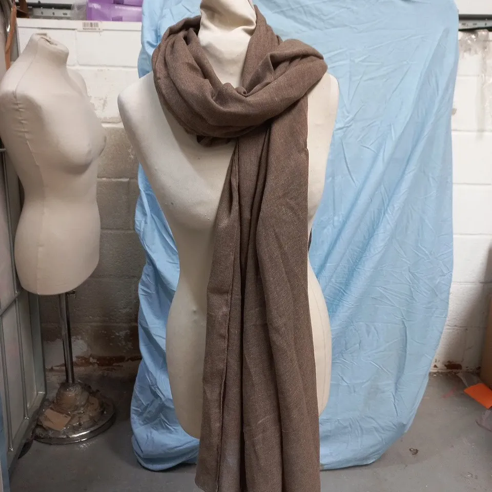 MNG BROWN KNIT SCARF – BRAND LABEL