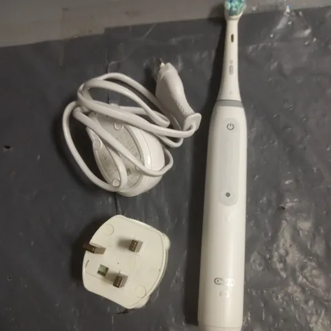 ORAL B IO ELECTRIC TOOTHBRUSH IN WHITE