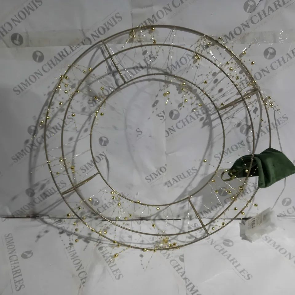 BOXED OUTLET SARA DAVIES GOLD PRE-LIT WREATH 50cm