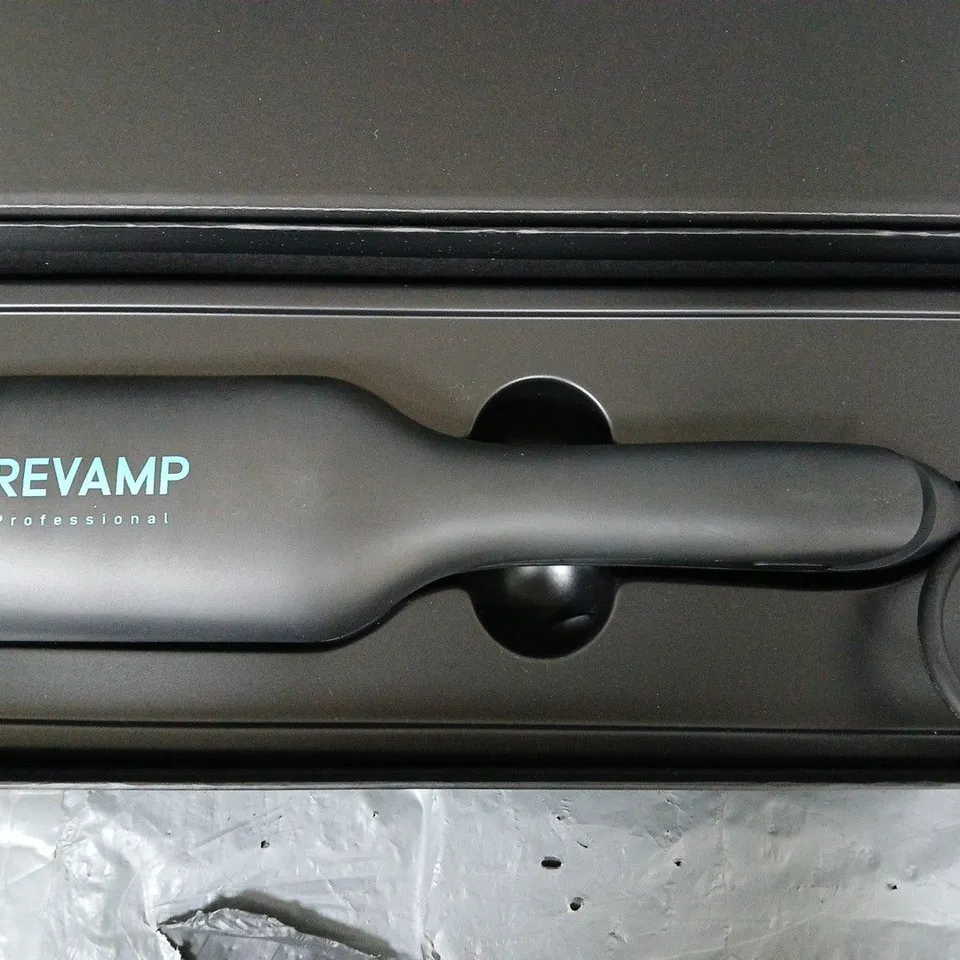 BOXED REVAMP 2-IN-1 BEACH & VOLUME PROFESSIONAL CERAMIC WAVER