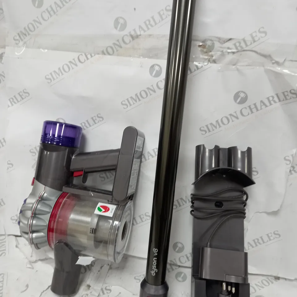 DYSON V8 VACUUM CLEANER 