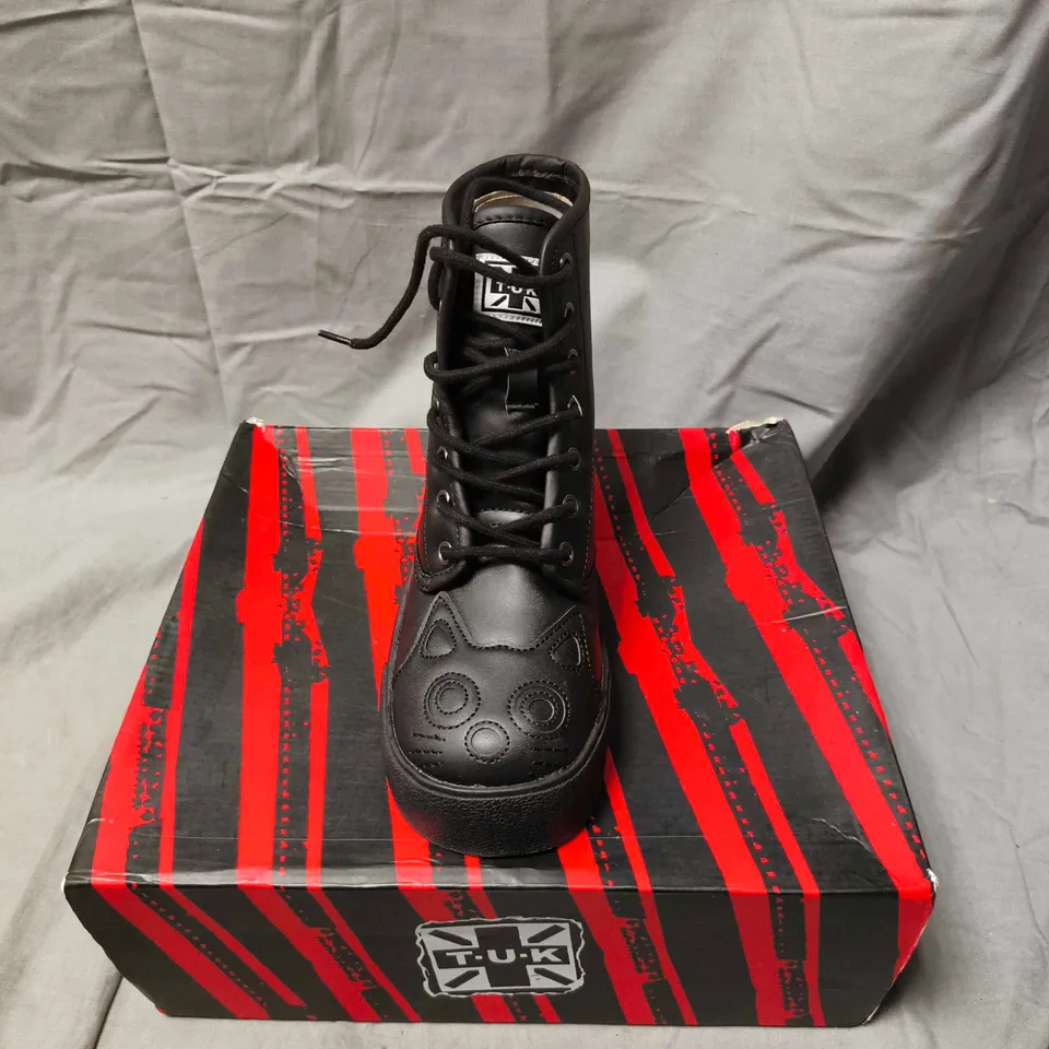 TUK KITTY HI BOOTS IN BLACK - 4