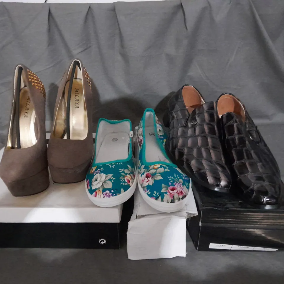 APPROXIMATELY 10 BOXED PAIR OF ASSORTED SHOES IN VARIOUS STYLES AND SIZES  