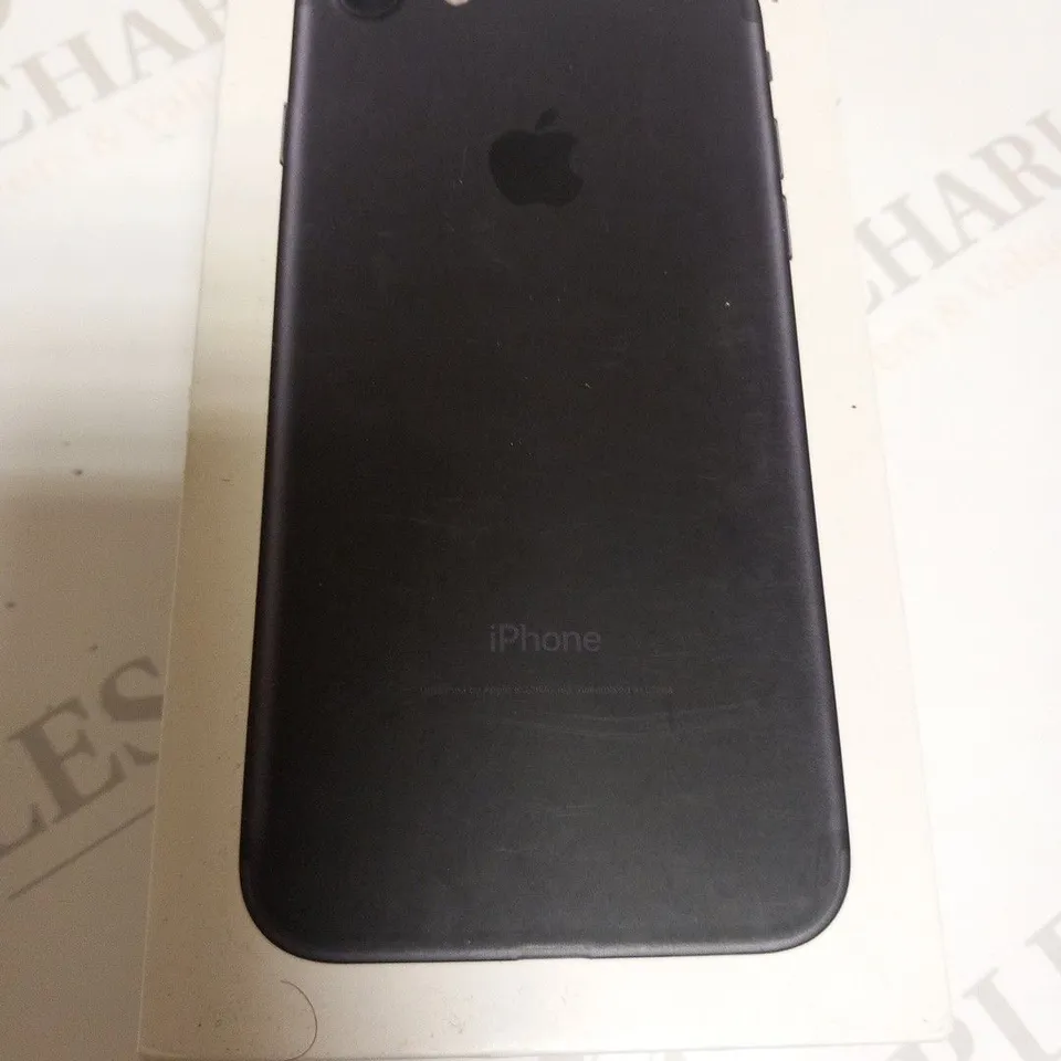 BOXED APPLE IPHONE 7 MOBILE PHONE