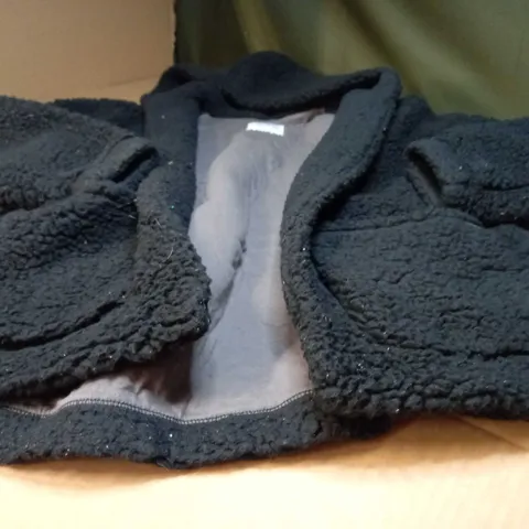 HOLLISTER BLACK/BORG BUTTONLESS JACKET - LARGE