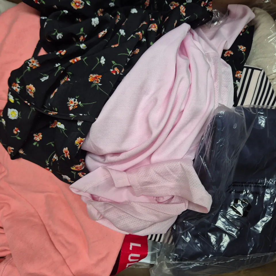 APPROXIMATELY 20 ASSORTED CLOTHING AND FASHION PRODUCTS IN VARIOUS STYLES AND SIZES - COLLECTION ONLY