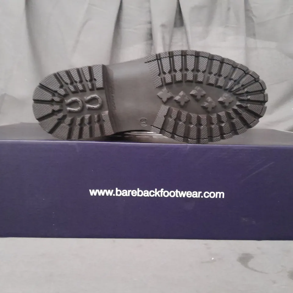 BOXED PAIR OF BAREBACK QUEBEC WATERPROOF MID CALF BOOTS IN BROWN UK SIZE 4