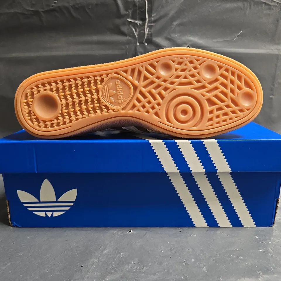 BOXED PAIR OF ADIDAS HANDBALL SPEZIAL SHOES IN BROWN/WHITE SIZE UK 7