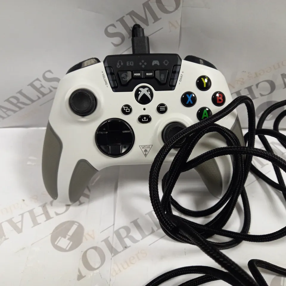 XBOX RECON CONTROLLER IN WHITE