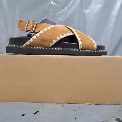 BOXED PAIR OF SAINT + SOFIA BONNIE CROSS OVER SANDALS IN TAN SIZE UK 6