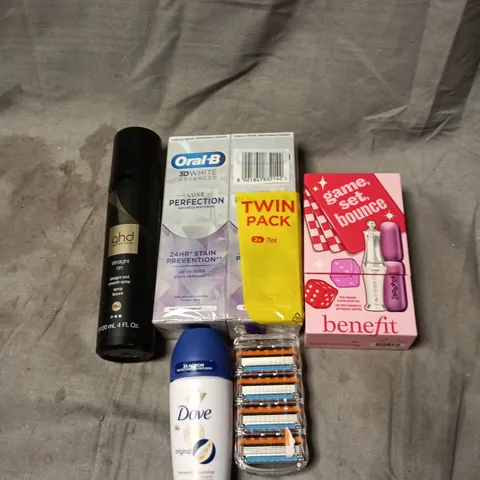 APPROXIMATELY 20 X ASSORTED COSMETIC ITEMS TO INCLUDE GHD SMOOTH SPRAY, ORAL B, BENEFIT MINI DUO, DOVE, RAZOR BLADES ETC