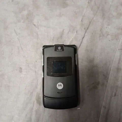 MOTOROLA FLIP-STYLE MOBILE PHONE (CLAMSHELL) WITH BR50 BATTERY