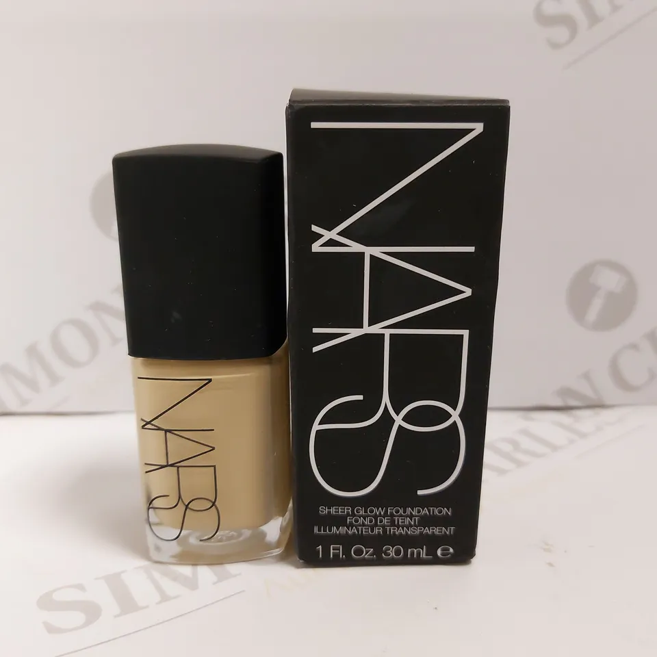 NARS SHEER GLOW FOUNDATION - DEAUVILLE LIGHT 4