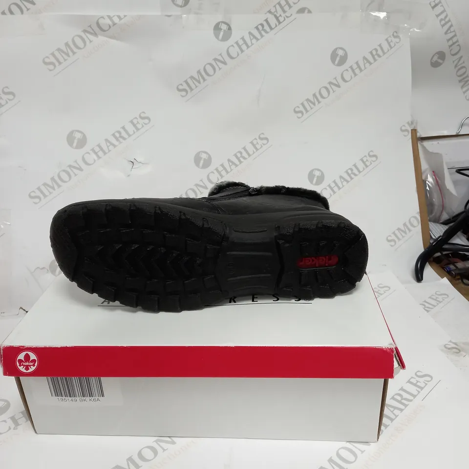 BOXED PAIR OF RIEKER SHOES SIZE EUR 40
