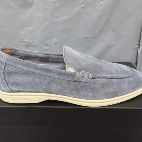 BOXED PAIR OF HAWES & CURTIS CASUAL SUEDE LOAFERS IN BLUE - SIZE 9