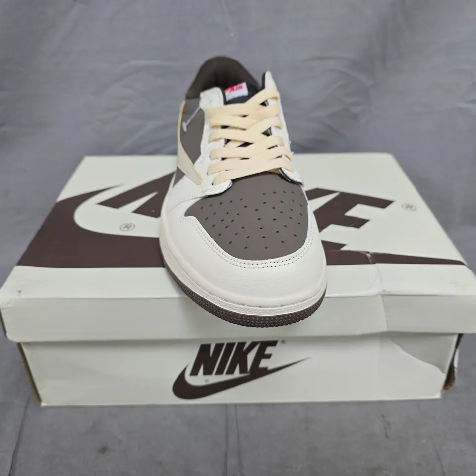 BOXED PAIR OF NIKE AIR JORDAN 1 CACTUS JACK TRAINERS IN CREAM/BROWN SIZE UK 8.5