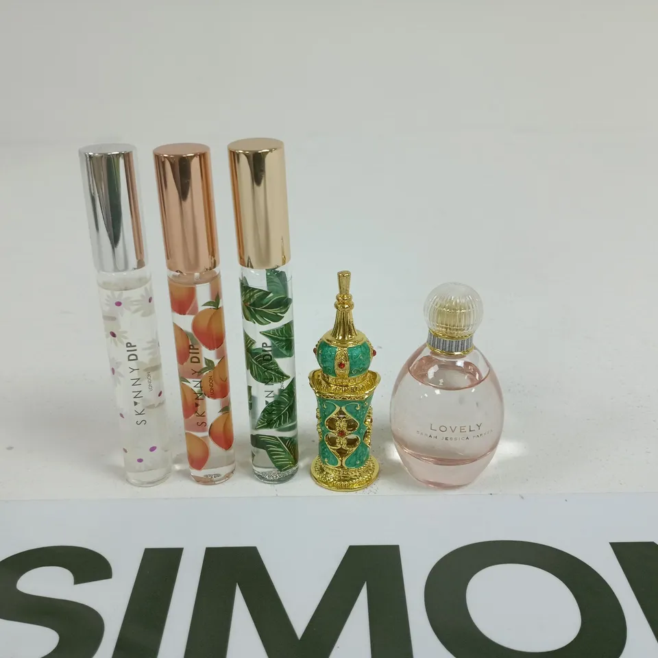 LOT OF 5 TRAVEL SIZE PERFUMES TO INCLUDE SKINNY DIP, LOVELY BY SARAH JESSICA PARKER AND JAPARA