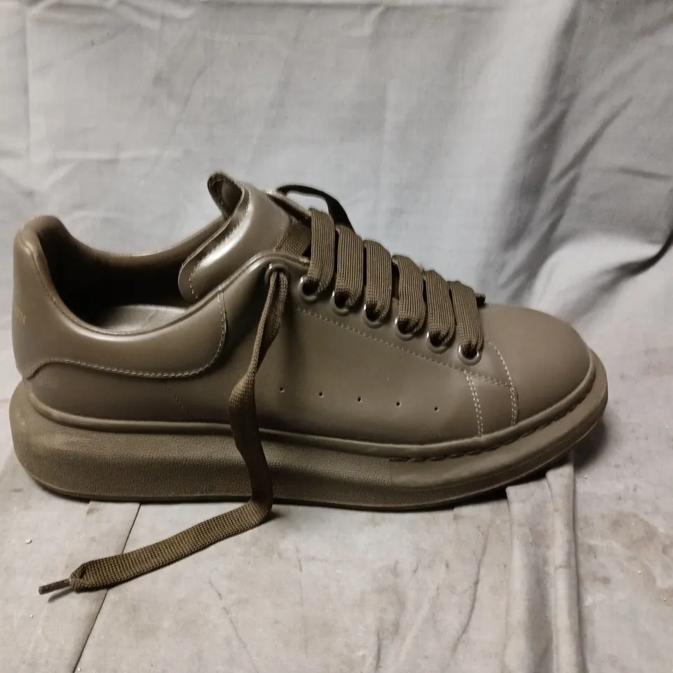 ALEXANDER MCQUEEN TRAINERS IN TAUPE WITH OVERSIZED PLATFORM SOLE - SIZE UNSPECIFIED