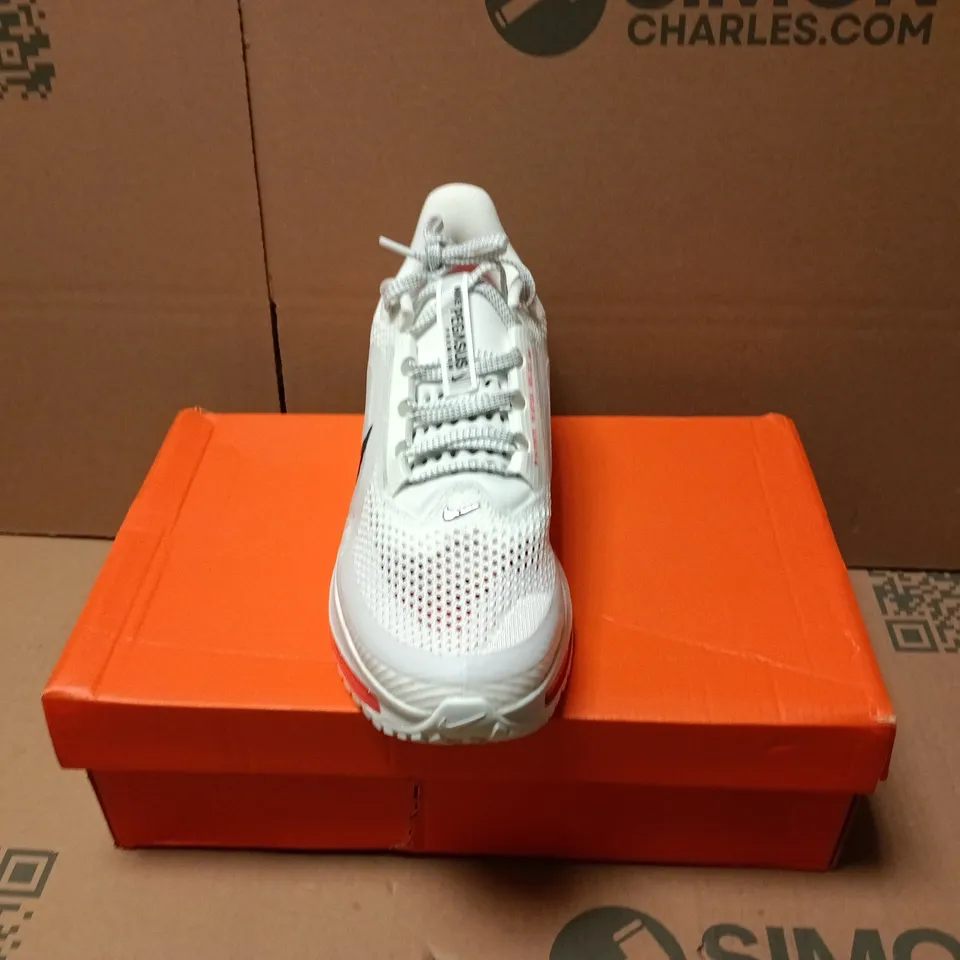 BOXED PAIR OF NIKE WOMENS PEGASUS PREMIUM TRAINERS IN WHITE/RED - UK 6.5