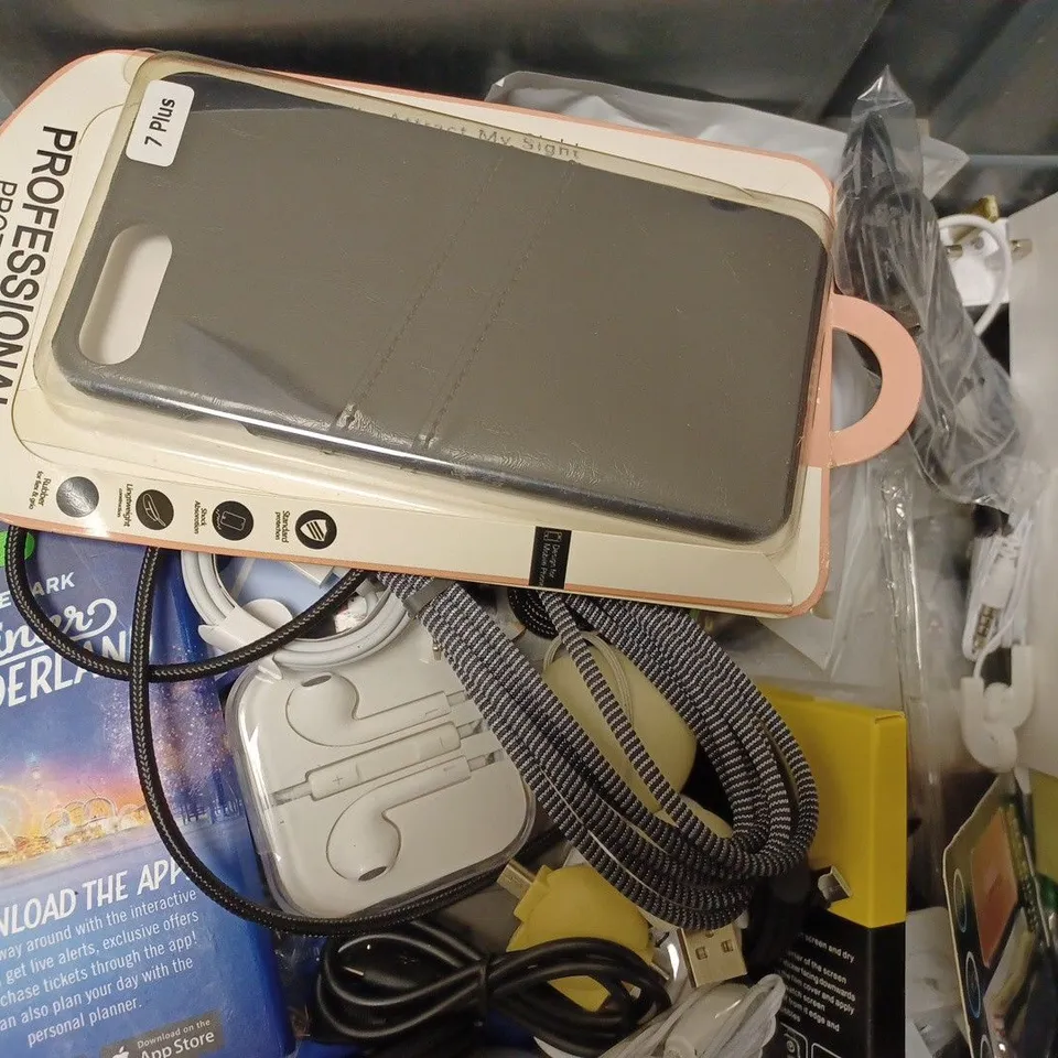BOX OF APPROX 20 ITEMS INCLUDING ASSORTED PHONE CASES, WIRED HEADPHONES AND CABLES