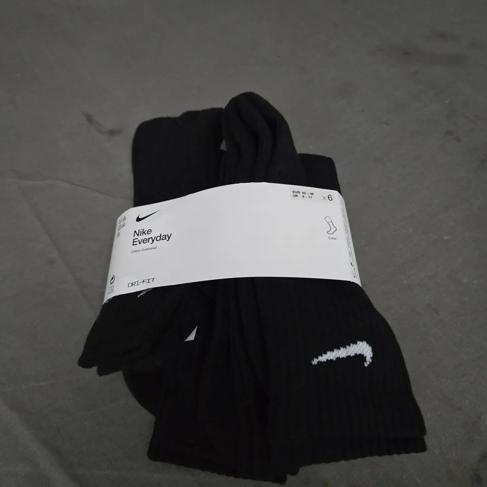 NIKE DRI-FIT CREW SOCKS IN BLACK SIZE 8-11