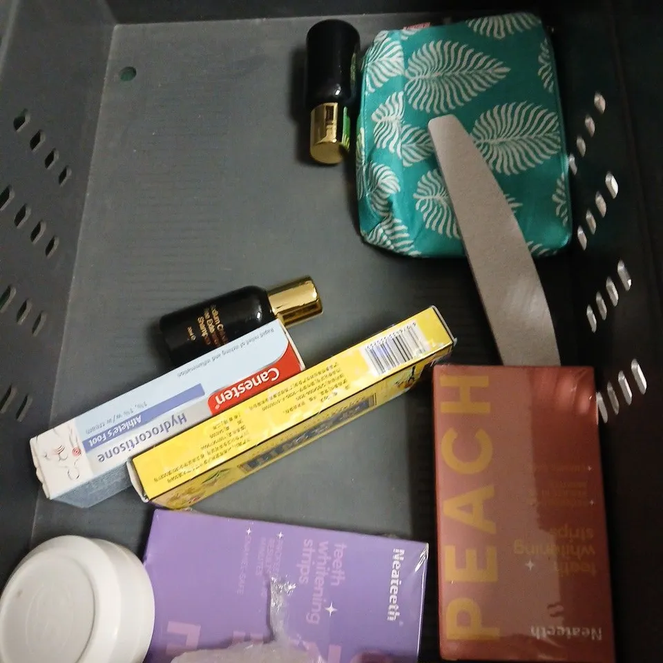 APPROXIMATEY 20 ASSORTED HEALTH AND BEAUTY PRODUCTS TO INCLUDE - AVA ESTELL ACTIVATING FACE SCRUB - LILYBEE MAGNESIUM CREAM - BEAUTY OF JOSEON GLOW DEEP SERUM - ETC