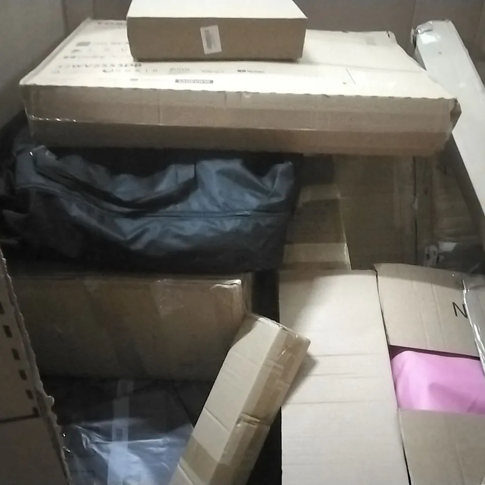 PALLET OF HOUSEHOLD ITEMS TO INCLUDE MONITOR, CHRISTMAS TREE, WALL LIGHT, DOOR WREATH  AND OTHER ASSORTED ITEMS...