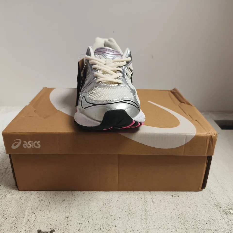 BOXED PAIR OF ASICS GEL-KAYANO 14 TRAINERS IN SILVER/WHITE/PINK SIZE UK 8
