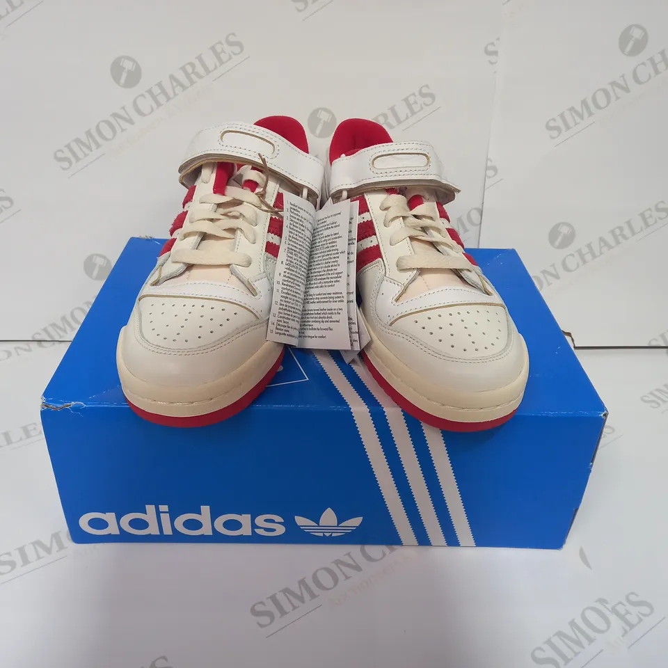 BOXED PAIR OF SIZE ADIDAS TRAINERS IN WHITE/RED UK SIZE 6