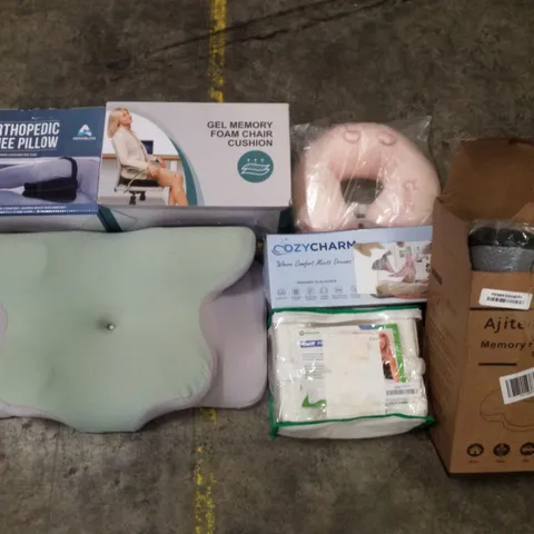 PALLET CONTAINING ASSORTED PILLOWS & CUSHIONS