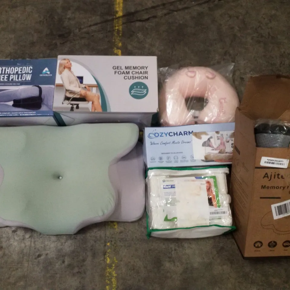 PALLET CONTAINING ASSORTED PILLOWS & CUSHIONS